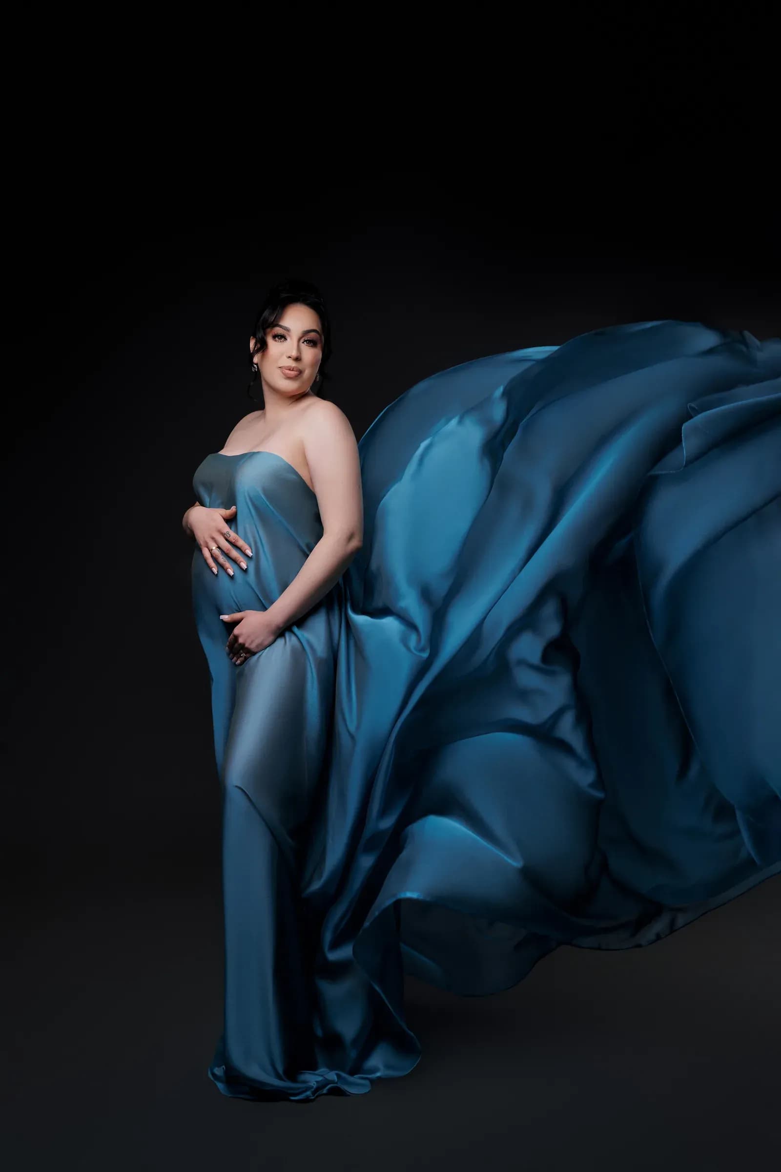 Maternity session at Natalie Vell Studio — photo 2